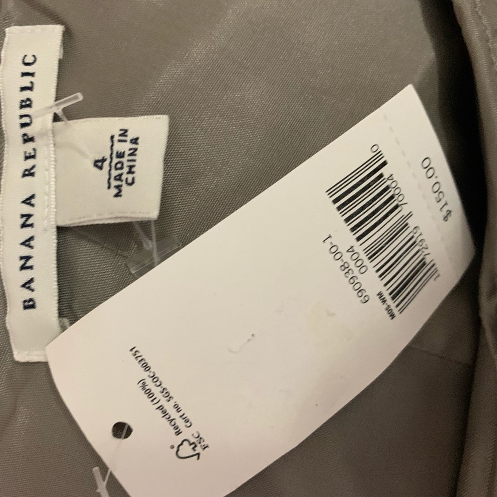 Banana Republic Ruffle Top - Picture 2 of 6